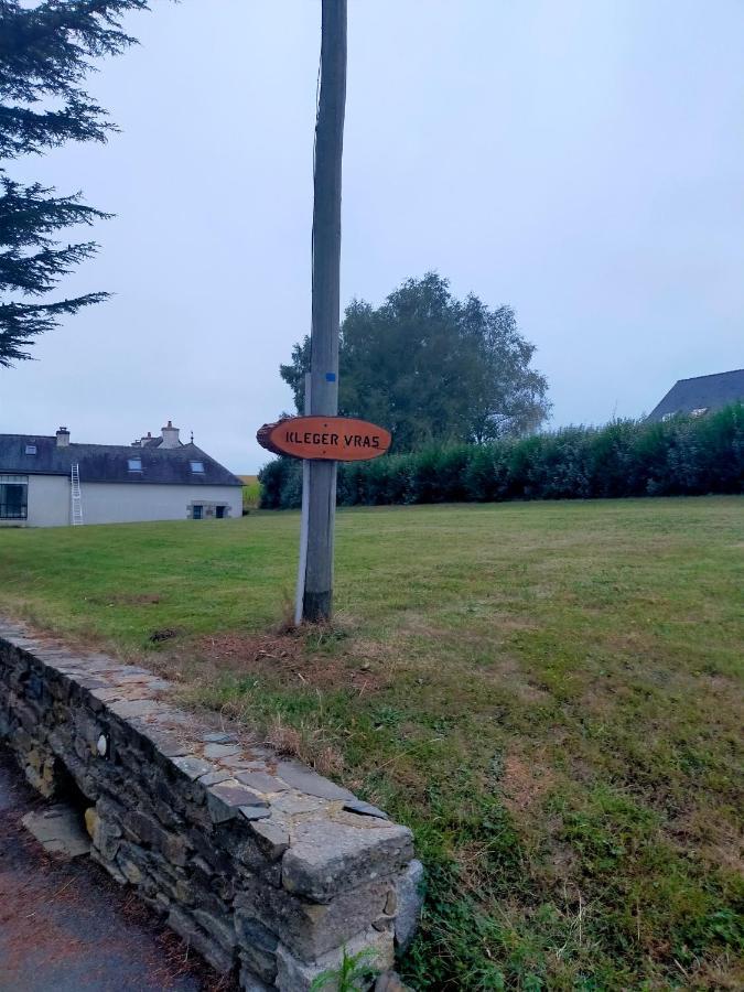 La Petite Maison Bleue Lopérec Esterno foto